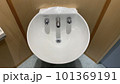 トイレの洗面台 101369191