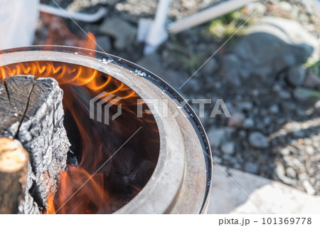 【中津川河川敷でオートキャンプ　フレイムストーブ二次燃焼の炎】 101369778