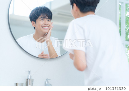 男性 ビューティー 美容 メイク スキンケア 洗面所 男性 ビューティー 美容 メイク スキンケア 洗面所 101371320