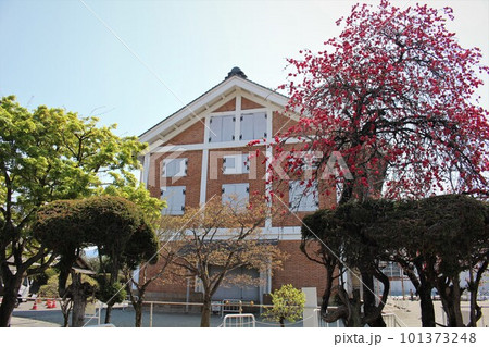 富岡製糸場　世界遺産　国宝の東置繭所　群馬県　富岡市 101373248