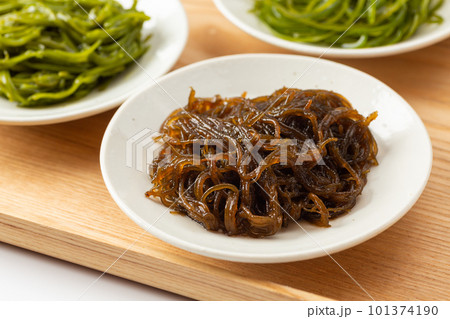 めかぶともずくと切り昆布 101374190