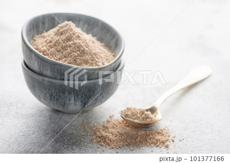 Hickory smoked  sea salt 101377166