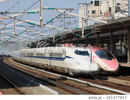 西明石駅でこだまを追抜くN700Sのぞみ 西明石駅でこだまを追抜くN700Sのぞみ 101377857