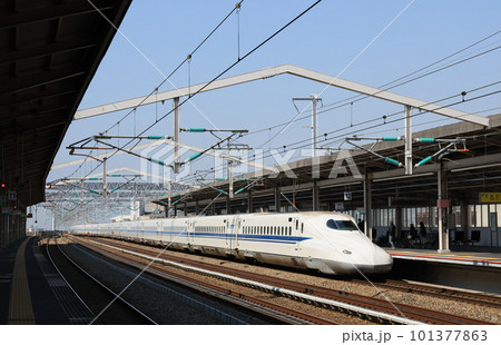 西明石駅に到着するN700系ひかり 西明石駅に到着するN700系ひかり 101377863