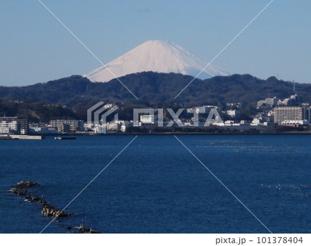 走水小学校バス停横から見た富士山 101378404