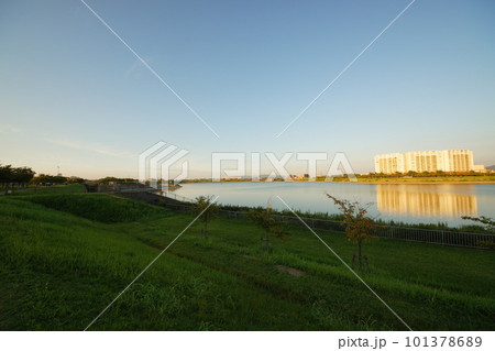 大阪狭山池の風景 101378689