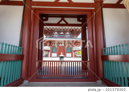 大阪・四天王寺の中門から見える五重塔(2023年4月4日撮影) 大阪・四天王寺の中門から見える五重塔(2023年4月4日撮影) 101379302