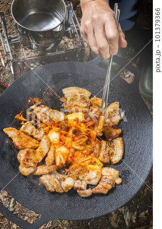サムギョプサル 韓国焼肉 Barbecue of Korean pork(samgyeopsal) サムギョプサル 韓国焼肉 Barbecue of Korean pork(samgyeopsal) 101379366