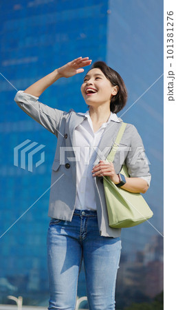 woman looking into the distance 101381276