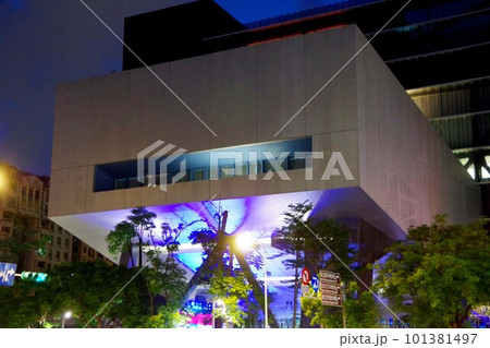 夜の台北表演芸術中心 101381497
