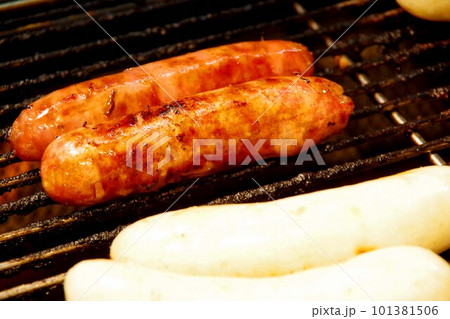 台湾夜市の名物　台湾ソーセージ　香腸 101381506