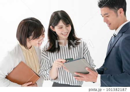 ビジネス 3人 タブレット ビジネス 3人 タブレット 101382187