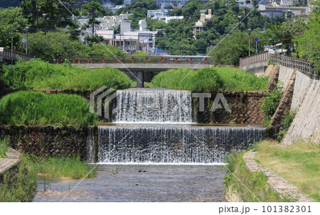 芦屋市 業平橋上流の芦屋川 芦屋市 業平橋上流の芦屋川 101382301