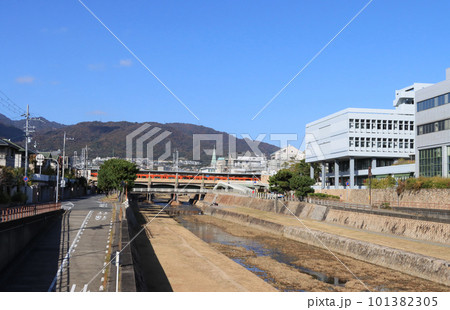 芦屋市 芦屋川と阪神の芦屋駅付近 芦屋市 芦屋川と阪神の芦屋駅付近 101382305