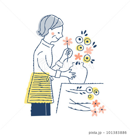 花瓶に花を生けているシニア女性 花瓶に花を生けているシニア女性 101383886