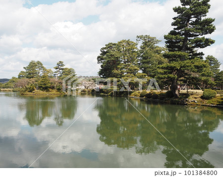 日本三名園のひとつ、兼六園の春の風景 日本三名園のひとつ、兼六園の春の風景 101384800