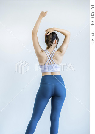 若い女性　フィットネスイメージ　後ろ姿 101385351