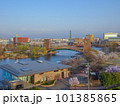 富山県美術館から見る富岩運河環水公園と富山市内の風景 101385865