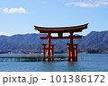 海上に立つ大鳥居 101386172