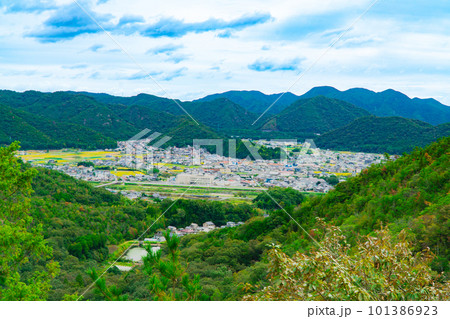 和気アルプスから見た和気の街並み1 岡山県和気郡和気町 和気アルプスから見た和気の街並み1 岡山県和気郡和気町 101386923