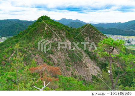 涸沢峰から見た竜王山　岡山県和気郡和気町 101386930