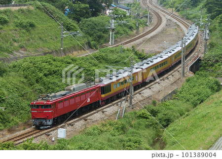 北陸本線　石動ー倶利伽羅　JR東日本　EF81-144（長岡）＋14系（長野）　浪漫 101389004