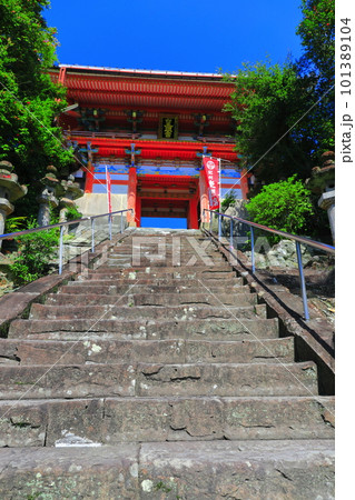 【和歌山県】晴天の紀州東照宮(侍坂と楼門) 【和歌山県】晴天の紀州東照宮(侍坂と楼門) 101389104