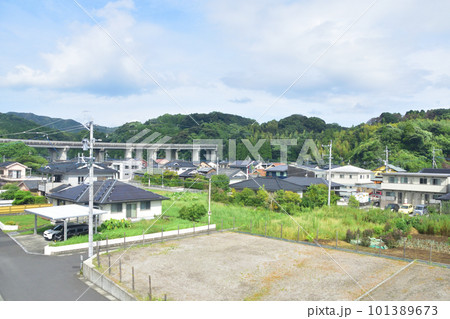 JR九州、指宿枕崎線の鹿児島中央駅から指宿駅間の風景(2022年夏) 101389673