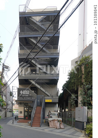 【東京都】東横線跡に建つ渋谷ブリッジ 【東京都】東横線跡に建つ渋谷ブリッジ 101389841