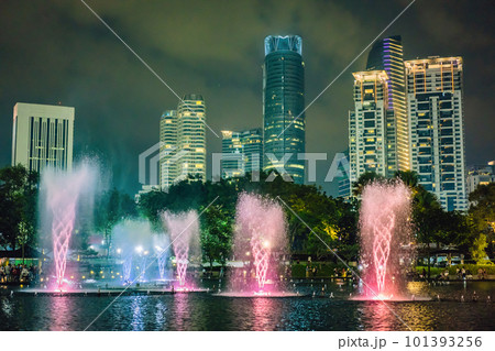 The colorful fountain on the lake at night, near by Twin Towers with city on background. Kuala Lumpur, Malaysia 101393256