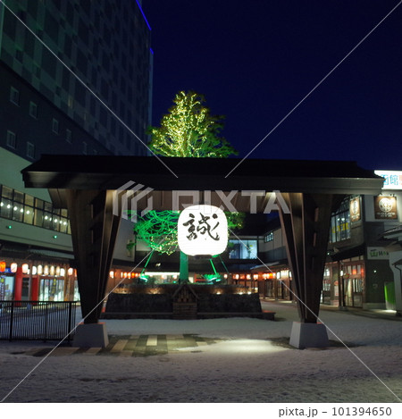 夜のハコビバ外観の風景_誠函館駅前 101394650