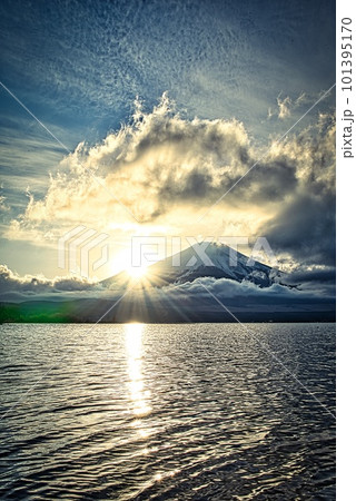 山中湖からの富士山 山中湖からの富士山 101395170