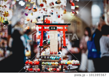 カラフルなダルマ 101395567