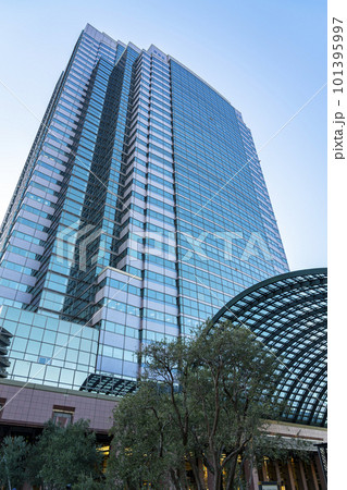 【東京都】見上げる恵比寿ガーデンプレイスタワー 101395997