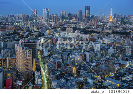 【東京都】恵比寿から見た東京タワーと都心の夜景 【東京都】恵比寿から見た東京タワーと都心の夜景 101396018