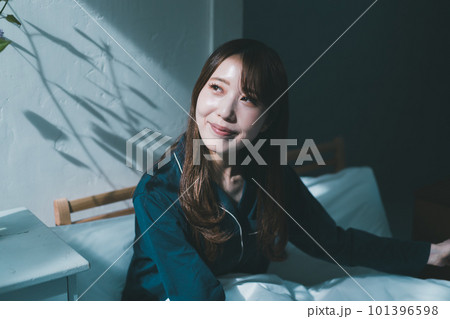 The bedroom. 101396598