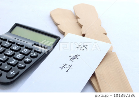初盆の時に作られる卒塔婆と僧侶に支払う塔婆料の封筒 葬儀法要にかかる費用のイメージ4 初盆の時に作られる卒塔婆と僧侶に支払う塔婆料の封筒 葬儀法要にかかる費用のイメージ4 101397236