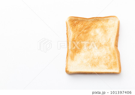 白背景に置かれた食パン 101397406