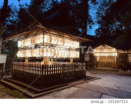 八神社の夕景 101397523