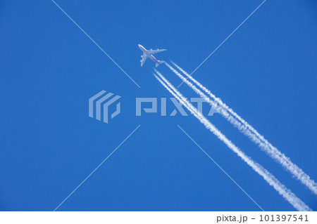 青空と飛行機雲 青空と飛行機雲 101397541