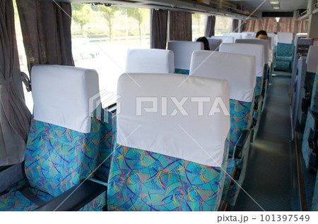 西鉄高速バス「桜島号」(博多ー鹿児島間の昼行便)、3列シートの車内の座席_2 西鉄高速バス「桜島号」(博多ー鹿児島間の昼行便)、3列シートの車内の座席_2 101397549