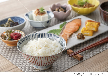 美味しそうな和風朝食　健康的な朝食 101397636
