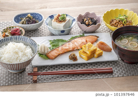 美味しそうな和風朝食　健康的な朝食 101397646