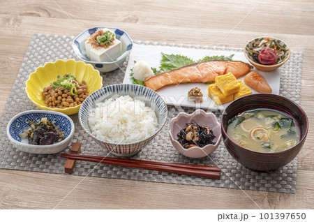 美味しそうな和風朝食　健康的な朝食 101397650