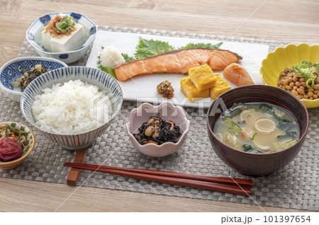 美味しそうな和風朝食 健康的な朝食 美味しそうな和風朝食 健康的な朝食 101397654