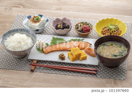 美味しそうな和風朝食　健康的な朝食 101397660