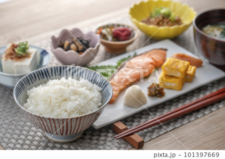 美味しそうな和風朝食　健康的な朝食 101397669