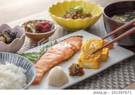 美味しそうな和風朝食 健康的な朝食 美味しそうな和風朝食 健康的な朝食 101397671