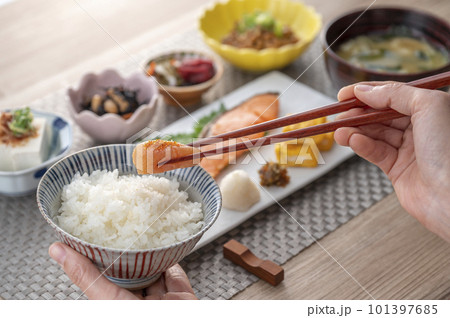 美味しそうな和風朝食　健康的な朝食 101397685
