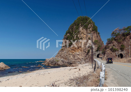 【新潟県蓬莱山】笹川流れ蓬莱山は天下の名勝。山裾を通る国道345号線は快適なドライブコース。 101398240